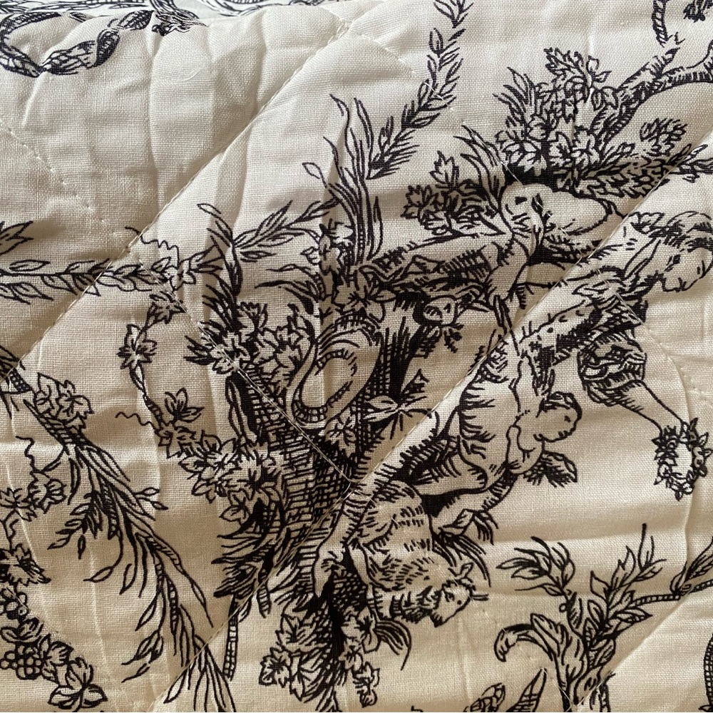 Classic Black and White Toile queen size Quilt - no shams - Picture 6 of 10